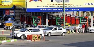 Cars and motorbikes line up to fill up at a service station in Iran's capital Tehran, on October 26, 2021, amid a nationwide disruption of the gas distribution system. (Atta Kenare/AFP)